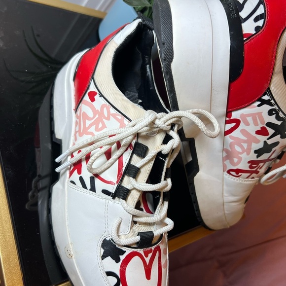 Stylish White and Red Sneakers with Heart Design - Picture 3 of 6